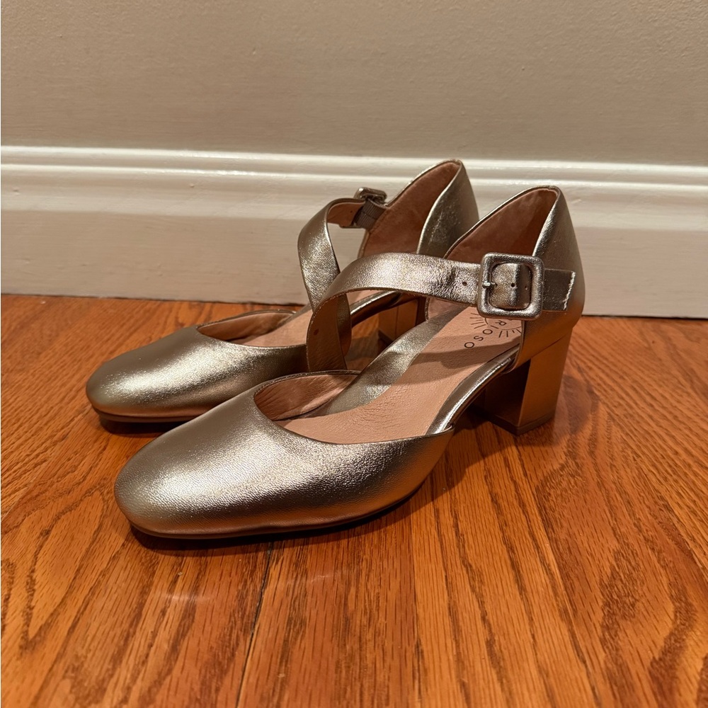 Brioso Women’s Elegant Gold Block Heels